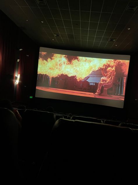 Fake Movie Theater Snap, Theater Snapchat Stories, Theatre Snapchat Stories, Movie Theatre Snap, Cinema Fake, Dead Wallpaper, Walking Dead Wallpaper, Theatre Pictures, Faux Snap