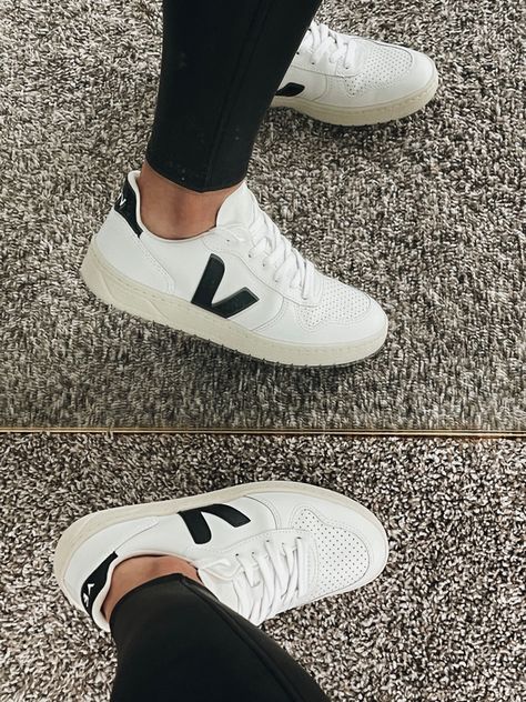 My Favorite Staple White Sneakers Veja V-10 Lace Up | ByMollyLove Veja Sneakers Outfit, Veja V10, Sneakers Veja, White Casual Sneakers, Veja V 10, Sneaker Outfits Women, Sneaker Outfits, Fitting Room, Veja Sneakers