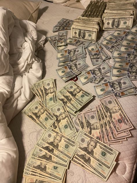 Money Vision Board, Mo Money, Dream Vision Board, Money Generator, Money Stacks, Money Pictures, Money On My Mind, Vision Board Manifestation, Money Goals