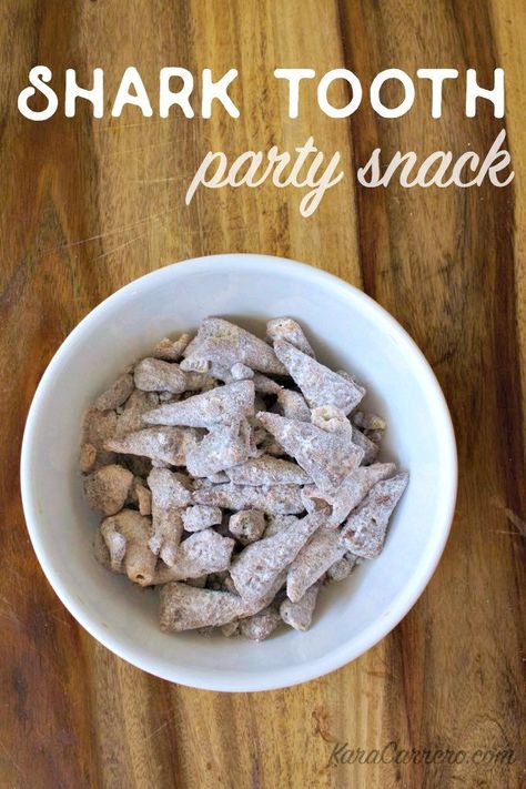 Shark tooth party snack for Shark Week, Finding Nemo, Finding Dory, or an Octonauts party! Shark Bite Drink Recipe, Shark Party Foods, Shark Week Recipes, Jaws Party, Shark Snacks, Tooth Party, Finding Dory Party, Octonauts Birthday Party, Shark Week Party