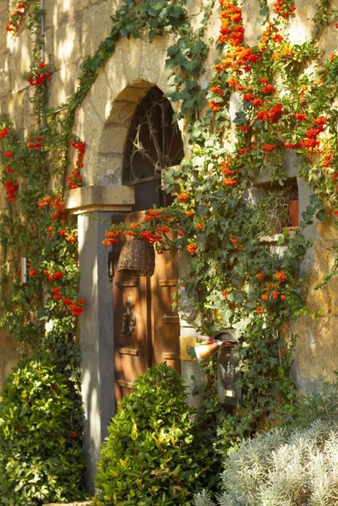 Small Italian Villages, Italy Village Aesthetic, Italy 1800s Aesthetic, Old Italy Aestethic, Italian Village Aesthetic, Villages Aesthetic, French Village Aesthetic, Village Life Aesthetic, Rural Italy