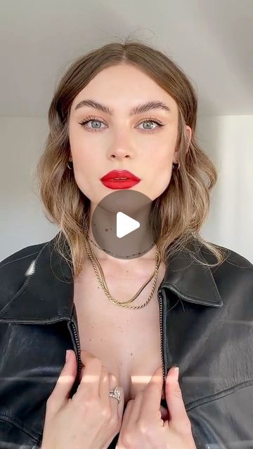 La Parisienne Stylée on Instagram: "Classic red lip ♥️💄 by @autymsanson" French Makeup, Parisienne Style, Red Lip, Red Lips, Makeup Looks, Lips, Makeup, Hair, Red