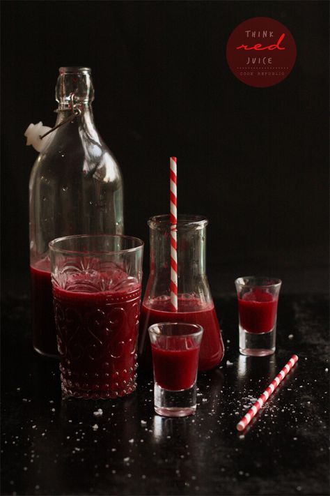 Red juice Juice Photography, Energy Juice, Plum Juice, Red Juice, Moroccan Recipes, Breakfast Juice, Fresh Fruit Recipes, Juicy Juice, Cut Watermelon