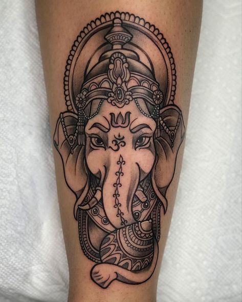 Ganesh Tattoo, Hip Thigh Tattoos, Ganesha Tattoo, Forarm Tattoos, Black Girls With Tattoos, Red Ink Tattoos, Leg Tattoos Women, Dope Tattoos For Women, Stylist Tattoos