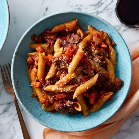 Sweet Pepper Chicken With Ditali Pasta and Spinach | Best Blue Apron Recipes | POPSUGAR Food Photo 2 Penne Bolognese, Cubed Beef Recipes, Blue Cheese Pasta, Pasta Beef, Beef Bolognese, Beef Cubes, Pasta With Meat Sauce, Resep Pasta, Pasta Penne