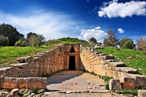 The 30 most amazing ancient ruins and where to find them Greece Holiday, Ancient Greece, Fresco, Ancient Ruins, Treasury Of Atreus, Corinth Canal, Ancient Olympia, Mediterranean Landscaping, Greece Vacation