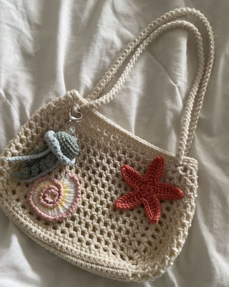 ocean crochet bag • Instagram Tote Crochet, Confection Au Crochet, Mode Crochet, Crochet Shoulder Bag, February 2025, Crochet Design Pattern, Crochet Clothing And Accessories, Crochet Simple, Crochet Business