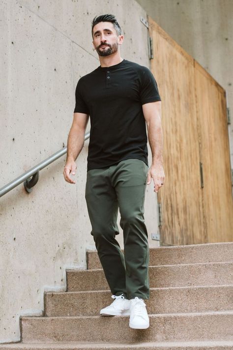 Olive Pants Men, Olive Jeans Outfit, Fashion Outfits For Men, Green Trousers Outfit, Black Shirt Outfit Men, Green Jeans Outfit, Olive Pants Outfit, Olive Green Pants Outfit, Green Pants Men