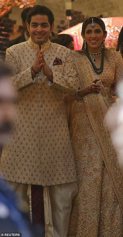 Brother of the bride Akash Ambani, son of billionaire Mukesh Ambani, left, and his fiancee Shloka Mehta greet guests at the wedding ceremony Shloka Mehta, Akash Ambani, Brother Of The Bride, Celebrities Wedding, Isha Ambani, Indian Wedding Clothes For Men, Man Looks, Sherwani For Men Wedding, Indian Wedding Lehenga