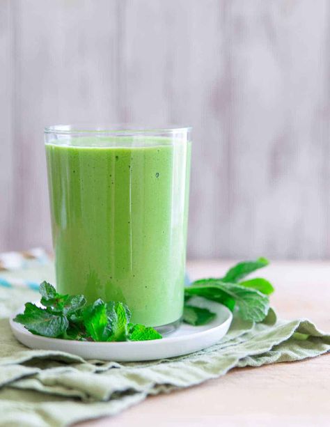 Healthy Shamrock Shake - Copycat McDonalds Shamrock Shake Recipe Mcdonalds Shamrock Shake, Copycat Mcdonalds, Healthy Shamrock Shake, Shamrock Smoothie, Shamrock Shake Recipe, Shamrock Shake, Overripe Bananas, Food Dye, Health Coaching