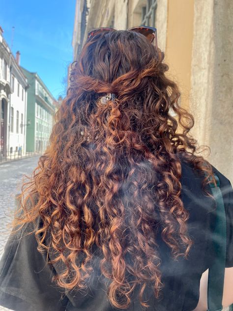 Dark Brown And Red Curly Hair, Copper Curly Balayage, Light Brown Copper Curly Hair, Brown Red Balayage Curly Hair, Maple Brown Hair Color Curly Hair, Highlights With Auburn Hair, Cowgirl Copper On Curly Hair, Curly Brown Copper Hair, Natural Red Highlights In Brown Hair Curly