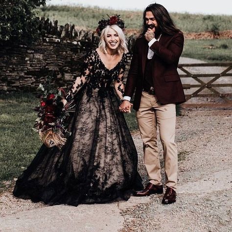 Unique Wedding Outfits, Outfits Alternative, Unconventional Bride, Wedding Dress Unique, Wedding Dress Boutique, Dark Wedding Theme, Tulle Ballgown, Black Wedding Gowns, Pagan Wedding