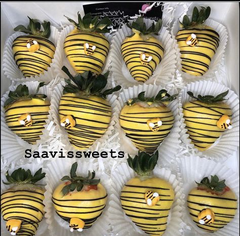 Bee theme babyshower Bee Themed Gender Reveal, Bee Themed Birthday Party, Bos Baby, Bees And Honey, Honey Bee Baby Shower, Bee Theme Party, Bee Birthday Party, Bee Cakes, Chocolate Covered Strawberry