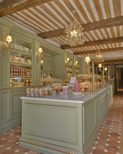 Shabby Chic Cafe, Boutique Patisserie, Patisserie Shop, Paris Interiors, Bakery Shop Design, Dream Bakery, Bakery Store, Bakery Interior, Bakery Design Interior