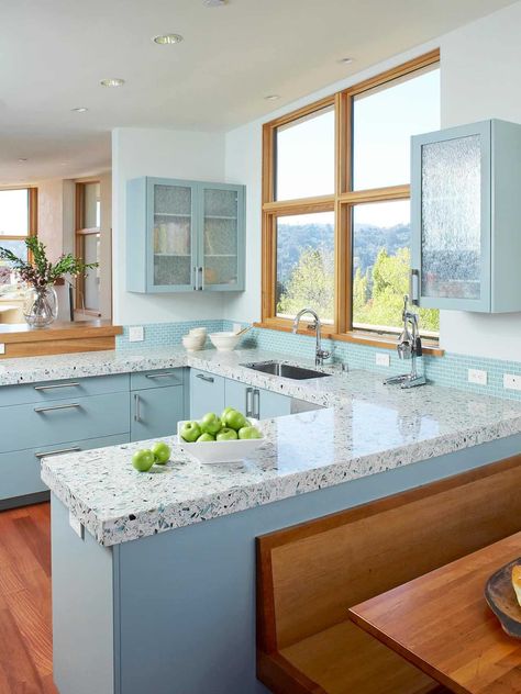 Powder Blue Kitchen Cabinets - Trendir Beach Cottage Kitchens, Blue Countertops, Terrazzo Kitchen, Timeless Kitchen Design, Coastal Kitchen Decor, Kitchen Design Styles, Colorful Kitchen Decor, Outdoor Kitchen Countertops, Kitchen Design Color