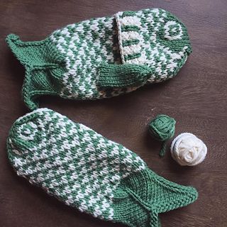 Ravelry: thecharmofit's One Fish, Two Fish Mittens Fish Mittens Pattern, Knitting Fish Pattern, Fish Sweater Knitting Pattern, Knit Fish Pattern, Winter Knitting Projects, Fast Knitting Projects, Fish Knitting Pattern, Fish Embroidery Pattern, Mitten Knitting Pattern