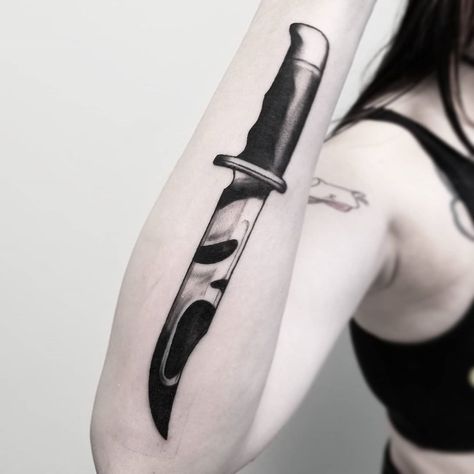 Knife Tattoo Ideas, Tattoo Ideas Aesthetic, Ghostface Tattoo, Reflection Tattoo, Helloween Wallpaper, Bestie Tattoo, Knife Tattoo, Movie Tattoos, Scary Tattoos