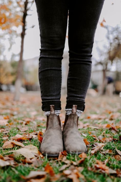 How to Style Blundstone Boots | Sharing My Sole Fall Outfits Women Blundstone, Roxy Lorena Boots, How To Style Blundstones With Jeans, Blundstone Lace Up Boots, Blundstone With Leggings, Jeans And Blundstones Outfit, What To Wear With Blundstone Boots, Blundstone 550 Outfit, Blundstone Boots Outfit Women