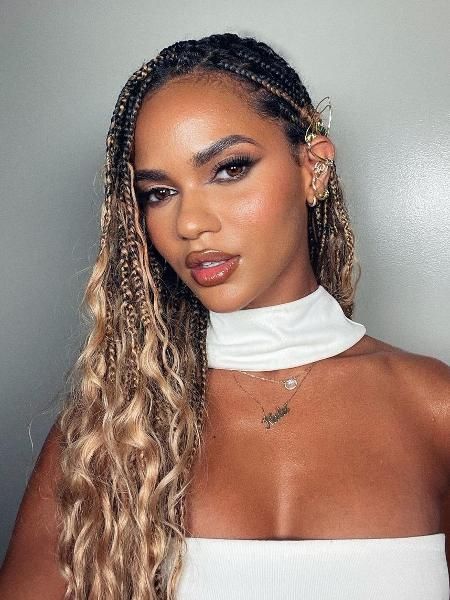 Juliana Nalú: quem é a modelo 'cria da favela' que conquistou Kanye West Hair For Box Braids, Box Braids Women, Wavy Braiding Hair, Wavy Hair With Braid, Juliana Nalu, Triangle Box Braids, Wet And Wavy Hair, Twist Box Braids, Famous Hairstyles