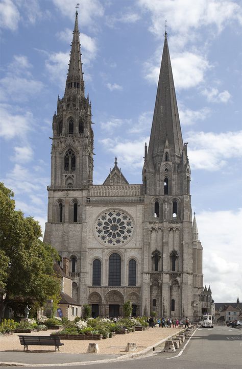 Chartres France, Chartres Cathedral, Loire Valley France, Day Trip From Paris, Stained Glass Angel, Gothic Cathedrals, Cathedral Architecture, Historical Buildings, Similarities And Differences