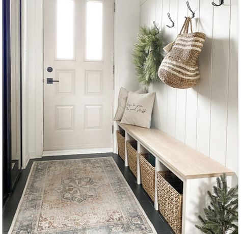 Row Home Entryway, Entryway Bench Nook, Long Entryway Ideas With Bench, Modern Mud Room, Entryway Style, Mudroom Decor, Entry Bench, Home Entrance Decor, House Entrance