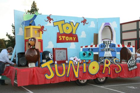 Handmade toy story homecoming float from last year Highschool Float Ideas, Disney Movie Homecoming Floats, Toy Story Homecoming Float Ideas, Toy Story Outdoor Decorations, Freshman Homecoming Float Ideas, Toy Story Pep Rally, Disney Theme Homecoming Floats, Class Floats Homecoming, Disney Floats Homecoming