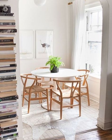 OLIVER SPACE on Instagram: “Spotted: the Wishbone Chair and Marais Dining Table making our dining room dreams come true. ✨✨⠀⠀⠀⠀⠀⠀⠀⠀⠀ ⠀⠀⠀⠀⠀⠀⠀⠀⠀ ⠀⠀⠀⠀⠀⠀⠀⠀⠀ ⠀⠀⠀⠀⠀⠀⠀⠀⠀…” 카페 인테리어 디자인, Dining Room Small, Dining Room Inspiration, Natural Home Decor, Small Dining, Cool Ideas, Apartment Inspiration, Dining Room Design, Decor Rustic