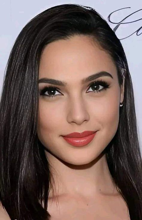 Gal Gadot Makeup Looks, Gal Gadot Makeup, Gal Gadot Hair, Fiat 147, Gal Gabot, Gal Gardot, Gal Gadot Wonder Woman, Beauty Magic, Living Forever