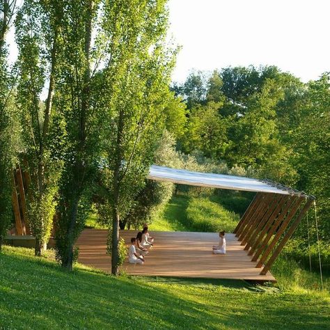 Yoga Pavilion Architecture, Yoga Place Design, Yoga Retreat Architecture, Yoga Pavilion Design, Yoga Shala Outdoor, Yoga Pergola, Yoga Studio Architecture, Yoga Retreat Aesthetic, Yoga Architecture