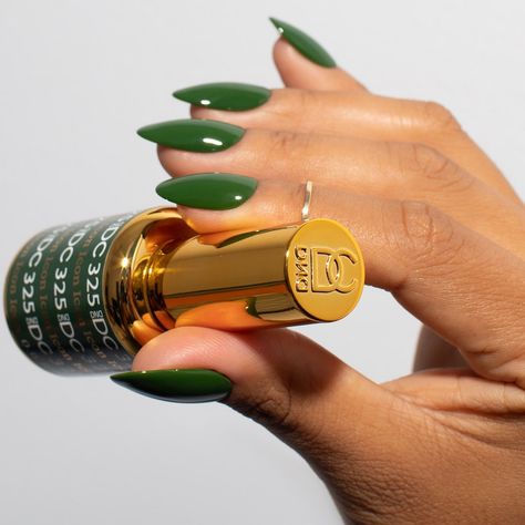 DND Gel on Instagram: “🌿 Not your average hunter green shade- Mixed with an earthy, golden undertone, #Icon DC325 is a perfect match for every season. Shop the…” Gel Nail Polish Colors, Best Gel Nail Polish, Band Nails, Dnd Gel Polish, Gel Pack, Gel Tips, Gel Lacquer, Gel Polish Colors, Nail Polish Colors