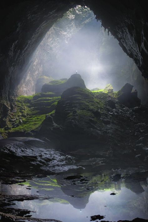 . Son Doong Cave, Hand Of God, Halong Bay, Lost City, Vietnam Travel, Pretty Places, Fantasy Landscape, Places Around The World, Nature Pictures