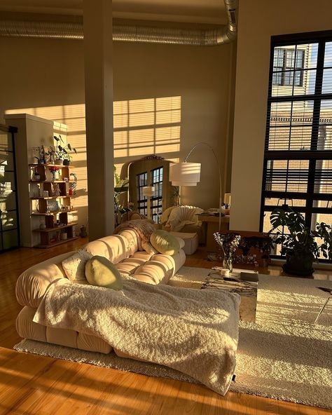 @aloftlife_ sun drenched loft apartment is the place of dreams ☁️ #myrealhome #loftapartment #homesofinstagram#loftsofinstagram Cozy Loft Decor, Loft Penthouse Apartment, Huge Studio Apartment, Dream Life Apartment, Loft House Design Interiors, Home Decor Ideas With Lights, Woody Apartment, Loaf Apartment, Lofted Apartments