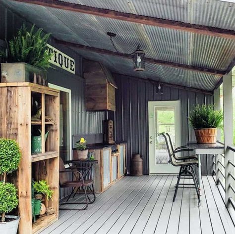 30 Gorgeous And Inviting Farmhouse Style Porch Decorating Ideas Farmhouse Porch Decor, Building A Porch, Porch Decorating Ideas, Country Porch, Side Porch, Farmhouse Porch, House With Porch, Front Porch Decorating, Porch Design