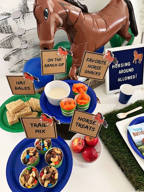 Horse Birthday Party Treats, Horse Party Centerpieces, Horse Party Games For Kids, Horse Party Snacks, Horse Birthday Party Food Ideas, Adopt A Horse Party Favor, Horse Themed Food, Horse Themed Birthday Party Food, Horse Party Food Ideas