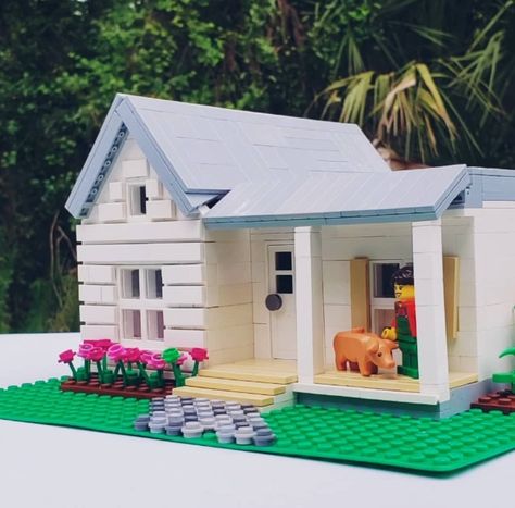 Lego House Set, Lego Aesthetic House, Lego House Aesthetic, Small Lego House Ideas, Custom Lego House, Lego Small House, Lego Houses Easy, Lego House Exterior, Diy Lego House Ideas