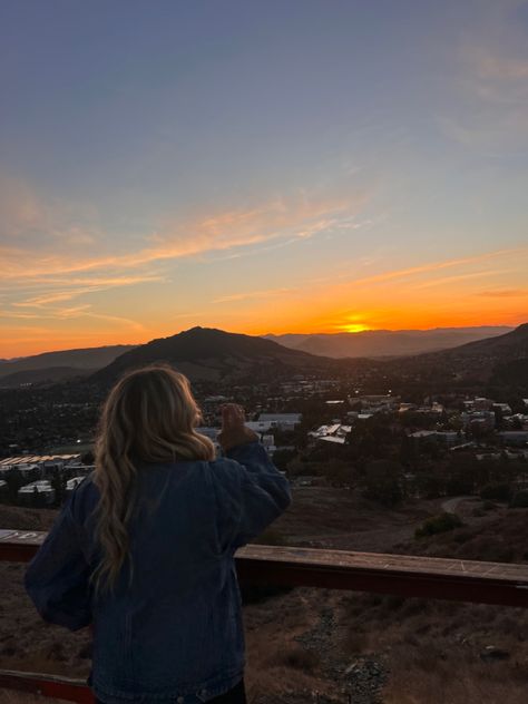 curled hair, denim jacket outfit, black dress outfit, sunset photo inspo, sunset picture ideas, college life, aesthetic insta photo idea #sunset #sunsetphotos #sunsetpictures #sunsetphotoshoot #friends #aestheticsunset #instagramphotos #igideas #igpostideas #friendphotoposes #posesforfriends Denim Jacket Outfit Black, Sunrise Photo Ideas, Sunset Picture Ideas, College Life Aesthetic, Sunset Photoshoot, Sunset Hills, Black Dress Outfit, Curled Hair, Sunrise Photos