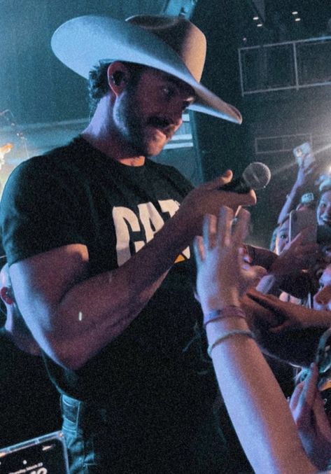 Men In Cowboy Hats, Cowboy Men Aesthetic, Fine Cowboys, Irish Man Aesthetic, Noah Legros, Cowboy Whiskey Aesthetic, Cowboy Man, Country Singer, Men Leaning On Door Frame