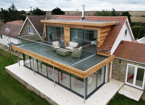 5 Modern Roof Design Ideas Terrace Shade, Covered Deck Designs, Roof Terrace Design, Flat Roof Extension, Roof Extension, Glass Extension, Pergola Attached To House, Patio Roof, Loft House