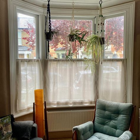 ✂️Bay window cafe curtains in Taupe Attached using simple tension rods, these are great for diffusing light and adding privacy The fabric I’ve used for these is a 50% linen 50% polyester mix so you have the look of linen but with all the benefits of a manmade fibre - hard wearing, minimal creasing and no shrinkage when washed If you’re considering a set for you’re home feel free to DM me with a photo & dimensions for a quick quote . . . . . #linencurtains #cafecurtains #curtainmakers #curt... Curtains On Bottom Half Of Window, Half Curtain Window, Cafe Curtains In Bedroom, Half Window Curtains Living Room, Cafe Curtains In Living Room, Bay Window Cafe Curtains, Cafe Curtains Bay Window, Apartment Blinds Hack, Window Half Curtains