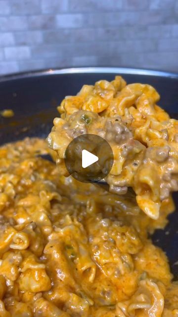 SOLO Woman Magazine on Instagram: "HOMEMADE HAMBURGER HELPER to the RESCUE! 😋🍽  #repost @justlex.x  Baby I grew up on Hamburger Helper, Tuna Helper, Taco Helper, every helper you can think of😫😭 This is the first time as an adult having it, but today it’s 100X better!😮‍💨 Everything is better HOMEMADE🫶🏽 If you’re looking for more affordable $10 meals, be sure to save & share this video☺️  SN: It didn’t look like it made a lot because I had fixed my husband a large bowl before I finished filming😂🫶🏽 But this feeds a family of 4-6 for just $10‼️  Homemade Hamburger Helper:   1.5 lb. ground beef (drain the grease) 1/4 cup diced green pepper  1/4 cup diced yellow onion 1 tbsp tomato paste 1 cup tomato sauce  2 cups chicken or beef broth 1 cup heavy cream 3 cups Campanelle pasta 1-2 cup Lb Of Hamburger Recipes, Homemade Hamburger Helper Recipes, Lasagna Hamburger Helper, Taco Hamburger Helper, Taco Hamburger Helper Homemade, Hamberburger Helper Recipes, Tuna Helper, Hamburger Helper Homemade, Campanelle Pasta