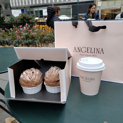 Angelina Cafe, Paris Desserts, Minuman Starbucks, Boutique Patisserie, Angelina Paris, Bakery Packaging Design, Gourmet Hot Chocolate, Bakery Packaging, Coffee Shop Design