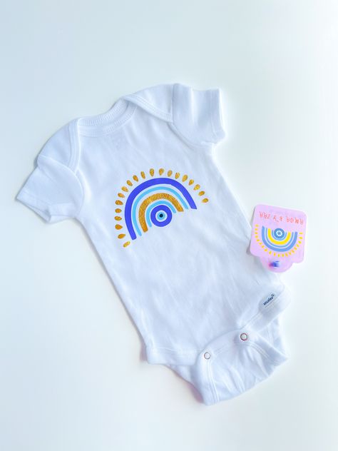 Painted Baby Onesies, Onesie Painting Ideas, Onesie Decorating, Baby Fashion Newborn, Onesie Ideas, Baby Toms, Baby Painting, Baby Shawer, Baby Lion