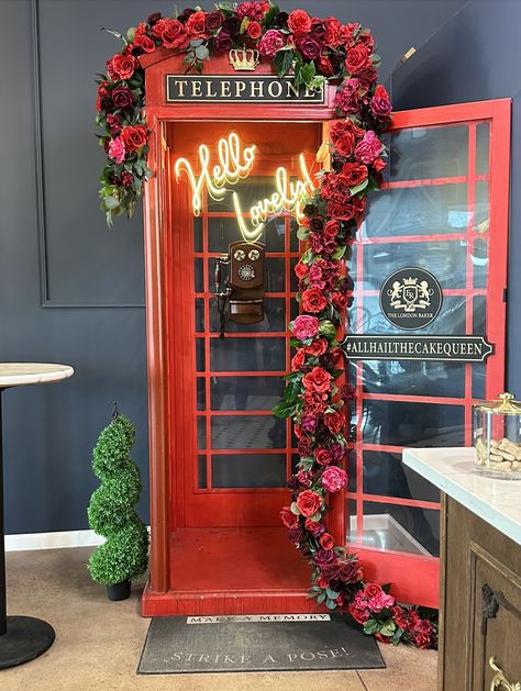 Valentines Restaurant Decor Ideas, Restaurant Photo Booth Ideas, London Theme Wedding Decor, Restaurant Photobooth Ideas, Telephone Booth Decor, Red Phone Booth Photoshoot, Luxury Pools Backyard, Photography Studio Decor, Cardboard City