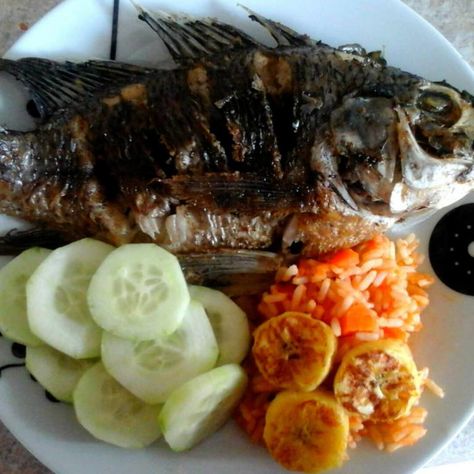 Whole Fish Fry Recipe, Whole Fried Fish, Fried Tilapia Recipes, Fried Whole Fish, Beer Battered Fish Recipes, Mexican Fries, Fried Fish Recipe, Whole Fish Recipes, Mexican Beach