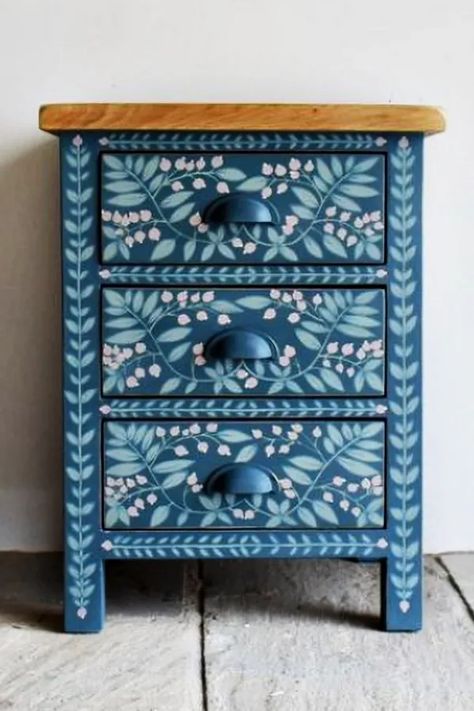 Decal Furniture Ideas, Pattern Painted Furniture, Hand Painted Cabinet Ideas, Folk Art Furniture Painting Ideas, Painted Wood Furniture Ideas, Painting Ideas Furniture, Scandinavian Painted Furniture, Painting Dresser Ideas, Painted Dresser Ideas Boho