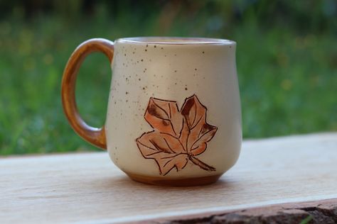 This mug is made of white stoneware clay, painted with beautiful autumn leaves and covered with a beige satin glaze. Ideal for tea, coffee or drinks. The cup can be personalized or labeled as desired and is a wonderful and lasting gift for many occasions. The mug is lead-free, food-safe and safe for use in dishwashers and microwaves  Prices shown are total prices. Sales tax is not shown due to small business status according to § 19 UStG. I try to be environmentally friendly with the packaging. Poterry Painting Mug, Autumn Mug Painting, Autumnal Pottery Painting, Autumn Pottery Painting Ideas, Autumn Pottery Painting, Fall Pottery Painting Ideas, Autumn Pottery, Autumn Mugs, Autumn Cup