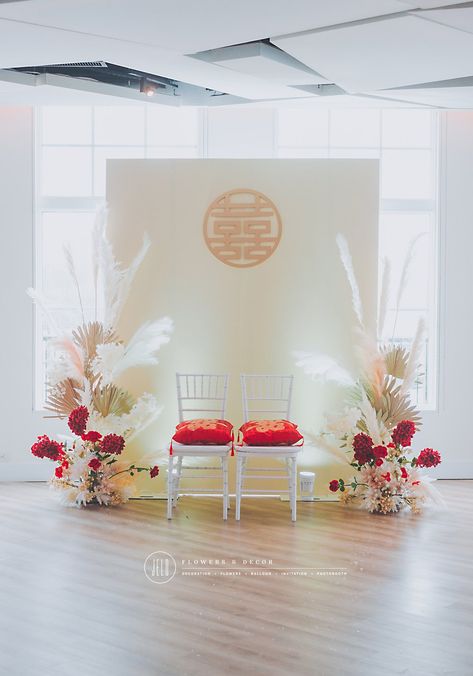 Sharon + Kellan's Modern Chinese Themed Wedding at Maritime Parc New Jersey — Jelo Flowers & Decor Tea Pai Decoration Backdrop, Modern Chinese Wedding Decor, Asian American Wedding, Chinese Tea Ceremony Backdrop, Cantonese Wedding, Modern Chinese Tea Ceremony, Vietnamese Wedding Decorations, Tea Ceremony Backdrop, Candy Moodboard