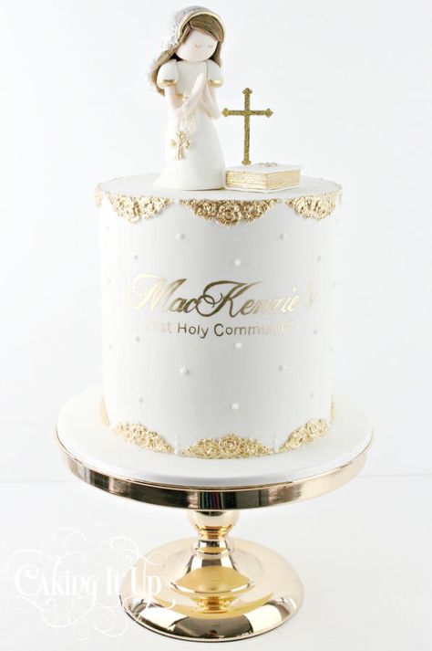 A clean and simple one tier white and gold holy communion cake with gold detailing and fondant toppers. www.cakingitup.com.au www.facebook.com/cakingitup www.vimeo.com/ondemand/cakingitup Comunion Cake, Holy Communion Cake, One Tier Cake, First Holy Communion Cake, Holy Communion Cakes, Religious Cakes, First Communion Cakes, Holy Communion Party, Confirmation Cakes