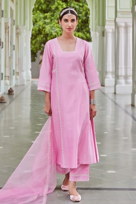 Suit Neck Designs Indian, Cotton Dress Summer Casual, Pink Suits Women, Suit Palazzo, Suit Neck Designs, डिजाइनर कपड़े, Kurta And Palazzo, Neck Designs For Suits, Long Kurti Designs