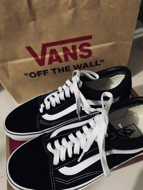 #vansoldskool Old Skool Aesthetic, Vans Old Skool Aesthetic, Old Skool Vans, Vans Off The Wall, Vans Old Skool, Shoe Lover, Old Skool, Vans Old Skool Sneaker, Vans Sneaker